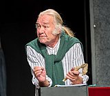 Blütenträume - ein Stück von Lutz Hübner und Sarah Nemitz. Mundartfassung: Kurt Bösch, Bernadette Schürmann (Regie). 31.10.2025 bis 29.11.2025, © Emanuel Ammon - Blütenträume