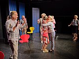 Blütenträume - ein Stück von Lutz Hübner und Sarah Nemitz. Mundartfassung: Kurt Bösch, Bernadette Schürmann (Regie). 31.10.2025 bis 29.11.2025, © Emanuel Ammon - Blütenträume