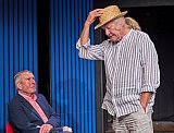 Blütenträume - ein Stück von Lutz Hübner und Sarah Nemitz. Mundartfassung: Kurt Bösch, Bernadette Schürmann (Regie). 31.10.2025 bis 29.11.2025, © Emanuel Ammon - Blütenträume