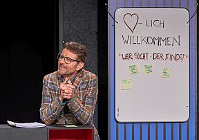 Blütenträume - ein Stück von Lutz Hübner und Sarah Nemitz. Mundartfassung: Kurt Bösch, Bernadette Schürmann (Regie). 31.10.2025 bis 29.11.2025, © Emanuel Ammon - Blütenträume