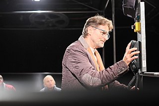 Blütenträume - ein Stück von Lutz Hübner und Sarah Nemitz. Mundartfassung: Kurt Bösch, Bernadette Schürmann (Regie). 31.10.2025 bis 29.11.2025, © Emanuel Ammon - Love Hurts 2023