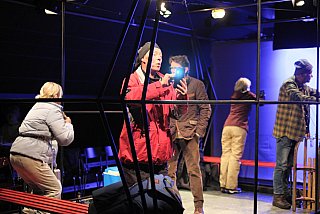 Blütenträume - ein Stück von Lutz Hübner und Sarah Nemitz. Mundartfassung: Kurt Bösch, Bernadette Schürmann (Regie). 31.10.2025 bis 29.11.2025, © Emanuel Ammon - Love Hurts 2023