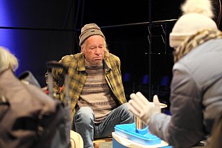 Blütenträume - ein Stück von Lutz Hübner und Sarah Nemitz. Mundartfassung: Kurt Bösch, Bernadette Schürmann (Regie). 31.10.2025 bis 29.11.2025, © Emanuel Ammon - Love Hurts 2023