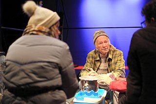 Blütenträume - ein Stück von Lutz Hübner und Sarah Nemitz. Mundartfassung: Kurt Bösch, Bernadette Schürmann (Regie). 31.10.2025 bis 29.11.2025, © Emanuel Ammon - Love Hurts 2023